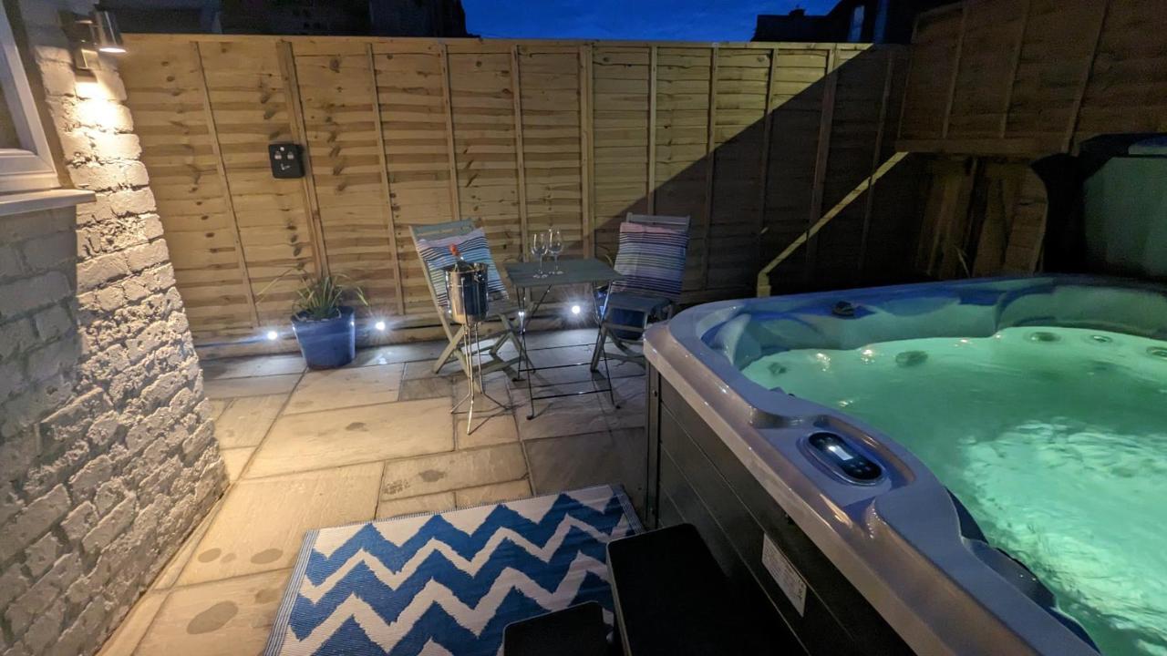 Seaside Escapes - With Relaxing Hot Tub! Villa สการ์โบโรห์ ภายนอก รูปภาพ