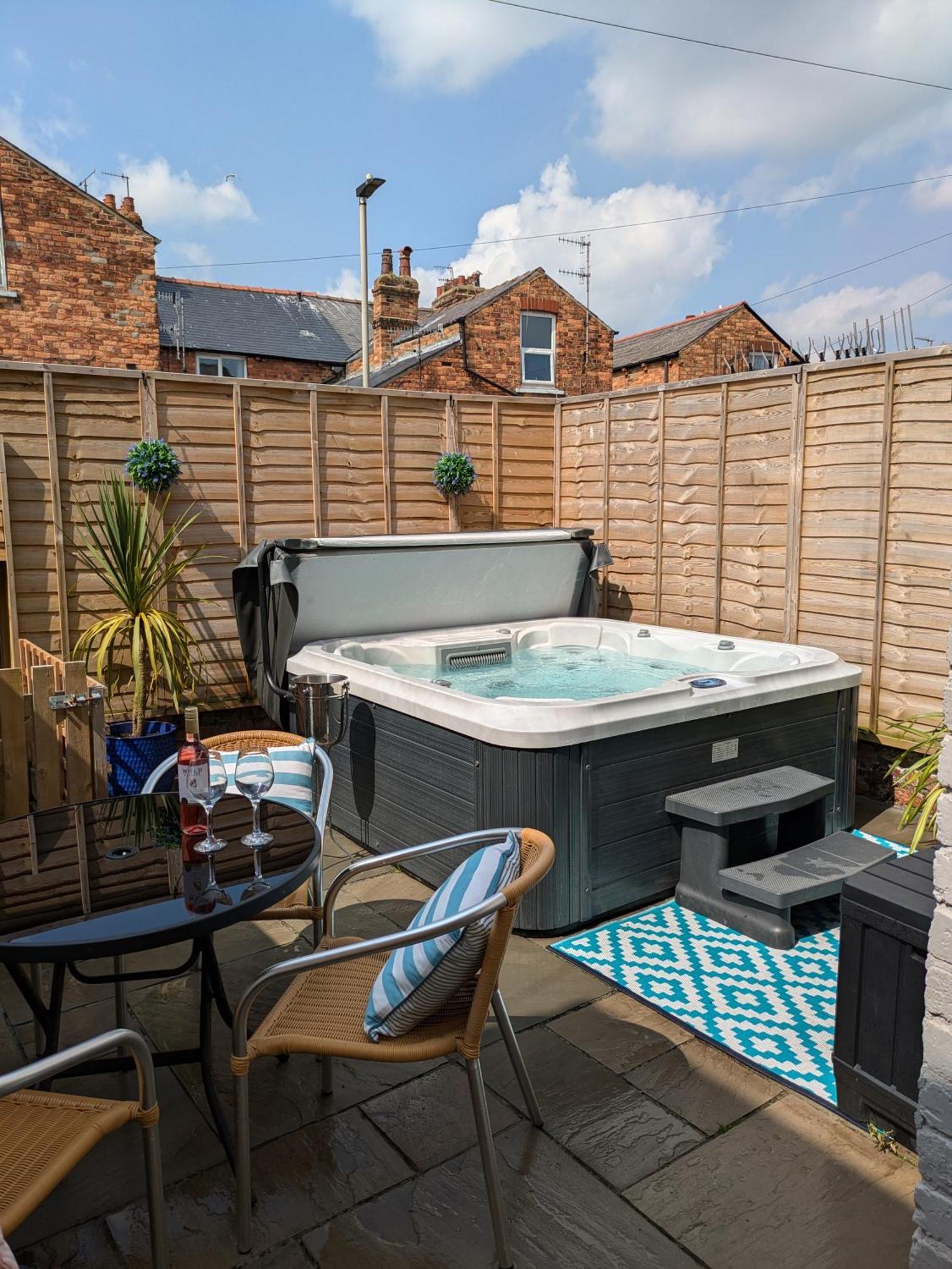 Seaside Escapes - With Relaxing Hot Tub! Villa สการ์โบโรห์ ภายนอก รูปภาพ